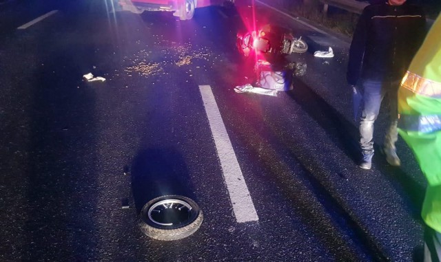 Un copil de 13 ani a murit, după ce scuterul pe care se afla a lovit un tractor 