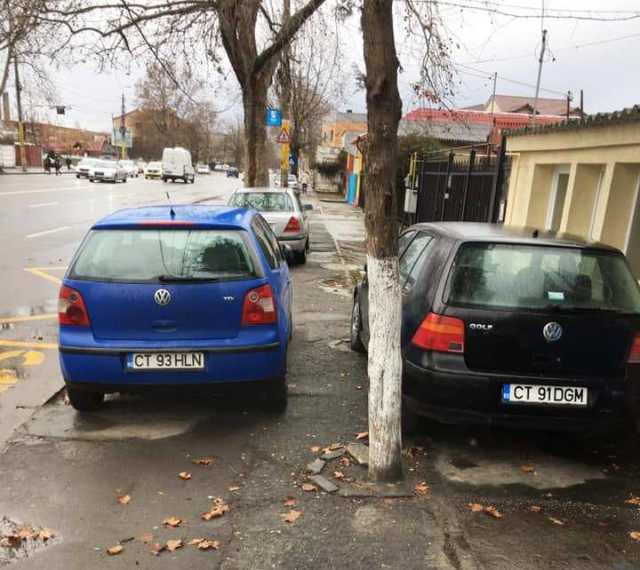 CUM s-au TRANSFORMAT trotuarele de pe strada Cumpenei în PARCĂRI!