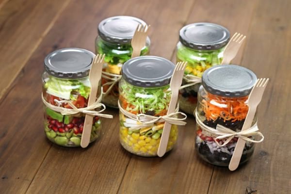 Salate ușoare pentru prânzul servit la birou