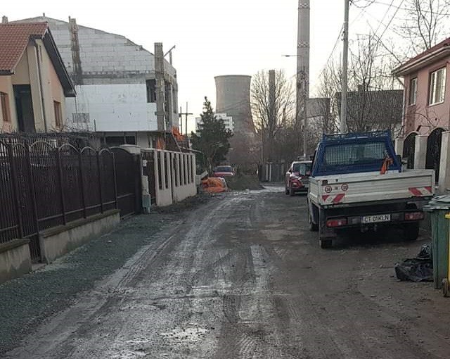Locuitorii din VIILE NOI mai au de AŞTEPTAT până vor VEDEA ASFALT pe străzi