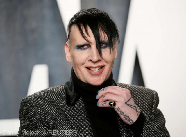 Acuzat de abuzuri de mai multe femei, Marilyn Manson neagă. Cântăreţul, abandonat de casa sa de discuri