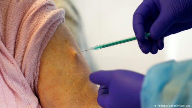 Coronavirus: Bulgaria a demarat vaccinarea pacienţilor din centrele de îngrijire