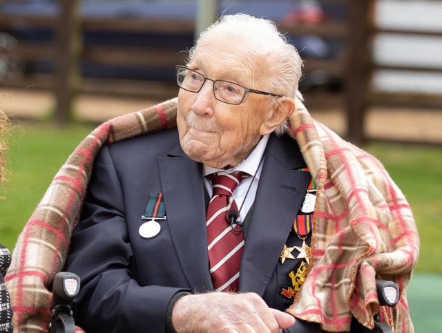 „Captain Tom“, veteranul de război care a strâns donaţii pentru NHS, a murit de COVID-19 la 100 de ani
