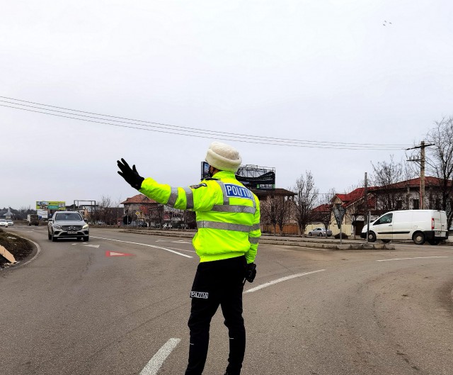 Tânăr băut şi cu permisul suspendat, oprit cu focuri de armă de către poliţişti