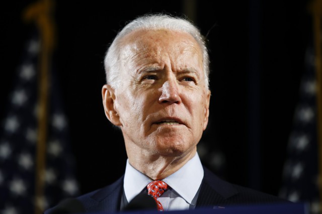 Biden nu vrea să permită ca Trump să aibă acces în continuare la informaţii secrete