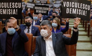 PROTEST în Parlament: Deputații și senatorii PSD au cerut DEMISIA ministrului Sănătății, Vlad Voiculescu