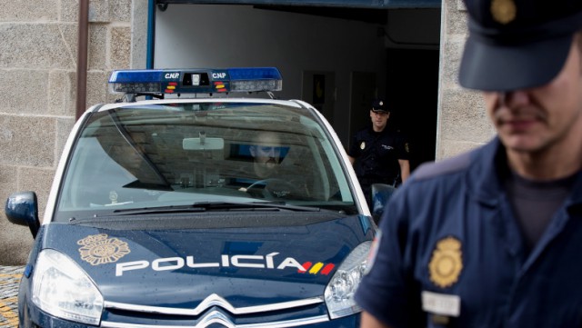 Spania: Poliţia a confiscat într-un hotel de lângă Madrid aproape 4 milioane de măşti medicale contrafăcute