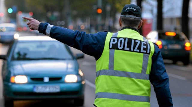 Un şofer de taxi, acuzat că a lovit cu maşina mai multe femei. Două victime, rănite grav