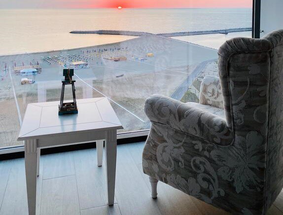 Vine VALENTINE’S DAY şi CURG ofertele de CAZARE la MARE