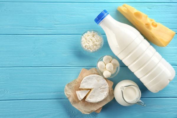 ANPC: Amenzi de peste trei milioane de lei, aplicate unor comercianţi de produse lactate