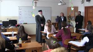 Dezbatere în Parlament: Patriarhia doreşte păstrarea numărului de ore de religie în învăţământul preuniversitar