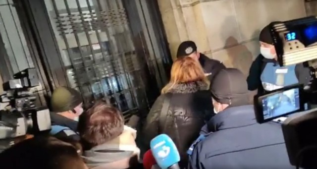 Diana Șoșoacă a FORȚAT intrarea în sediul Ministerului Sănătății! VIDEO