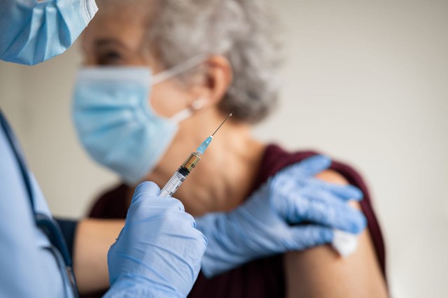 Gheorghiţă: Peste 261.000 de persoane, vaccinate în rural prin medicii de familie, centre şi echipe mobile
