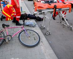 Un biciclist a murit, după ce a fost lovit de o mașină, la Peștera