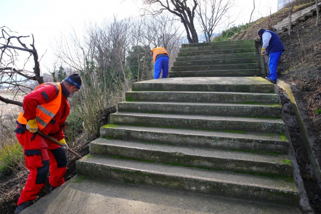 A început modernizarea scărilor de acces către Plaja Modern!