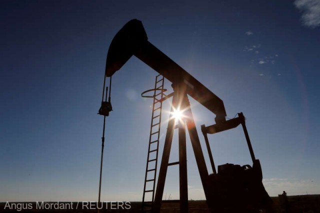 Preţul petrolului creşte în urma reducerii producţiei