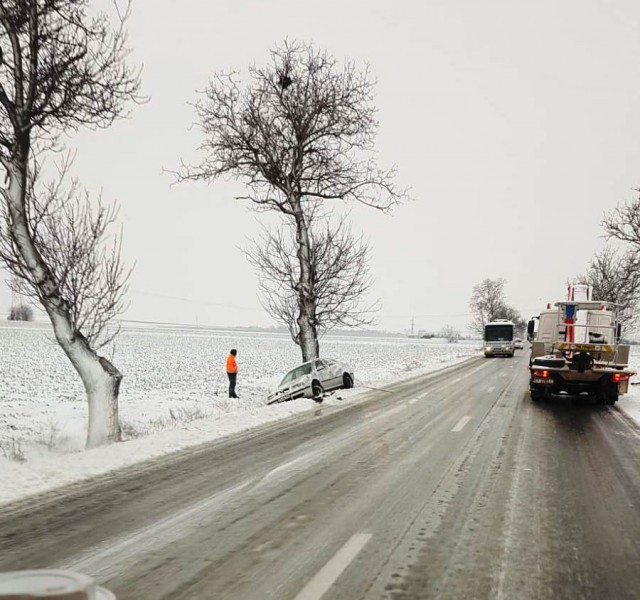 Un autoturism a ajuns în ȘANȚ, la Castelu