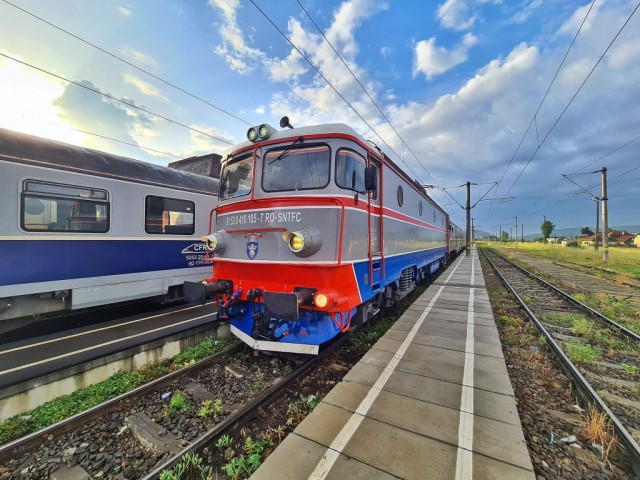 CFR Călători suplimentează cu vagoane trenurile spre litoral, începând de luni