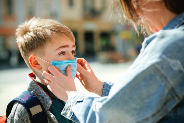 O treime dintre copiii din Germania, afectaţi emoţional în timpul crizei provocate de coronavirus