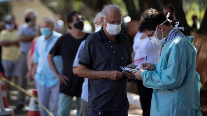 Coronavirus: Brazilia a înregistrat în total 238.532 de decese, cu o medie de peste o mie de morţi pe zi