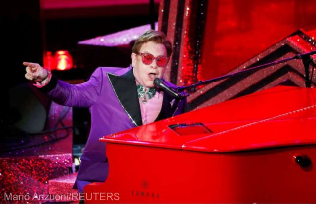 Elton John şi Michael Caine, într-o reclamă menită să încurajeze vârstnicii britanici să se vaccineze