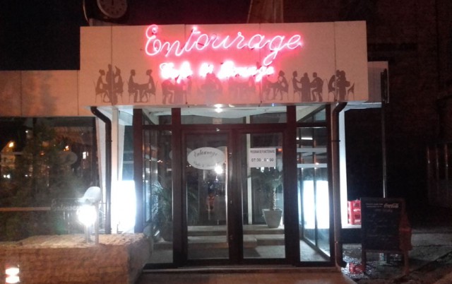 Etiquette și Entourage, AMENDATE pentru NERESPECTAREA LEGII FUMATULUI