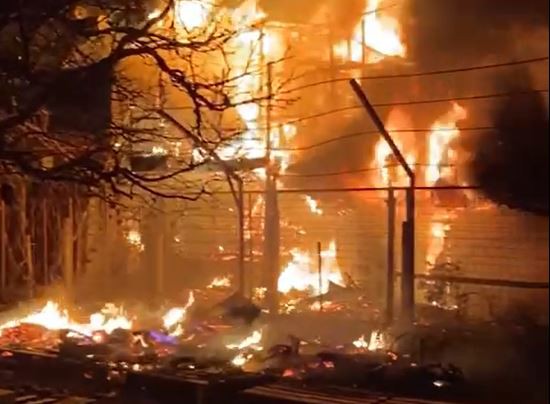 INCENDIU puternic în Vama Veche. Pompierii au INTERVENIT cu 4 autospeciale. VIDEO
