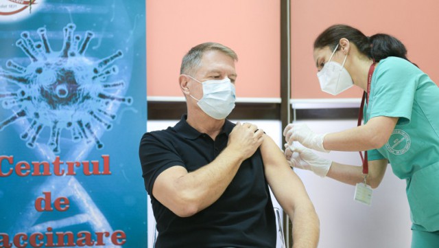 Preşedintele Iohannis s-a vaccinat cu a doua doză de ser anti-COVID