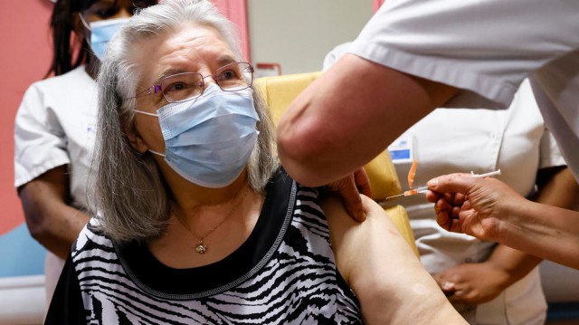 Coronavirus: Franţa accelerează campania de vaccinare, cu jumătate de milion de doze inoculate în două zile