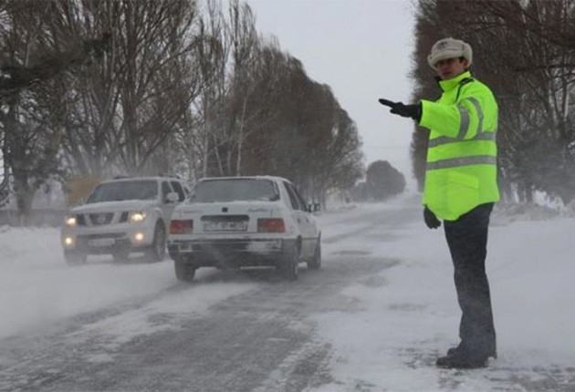 Recomandările polițiștilor pentru o CIRCULAȚIE în SIGURANȚĂ, în CONDIȚII de IARNĂ