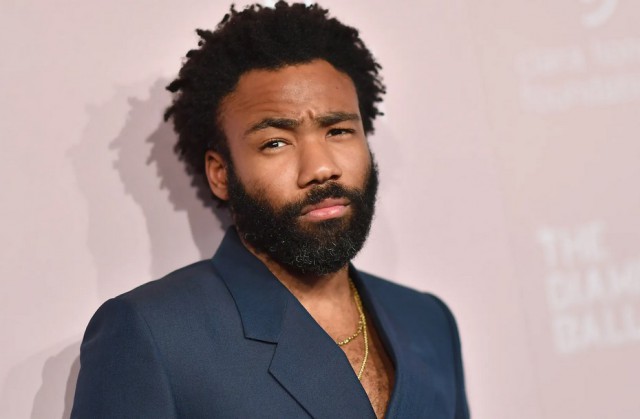 Actorii Donald Glover şi Phoebe Waller-Bridge, în serialul 'Mr. and Mrs. Smith'