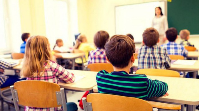 Senatorii AUR cer ajutorul 'creștinilor' din coaliție pentru a opri educația sexuală în școli