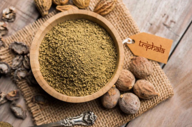 Triphala: un mix ayurvedic cu beneficii pentru digestie și curățarea colonului