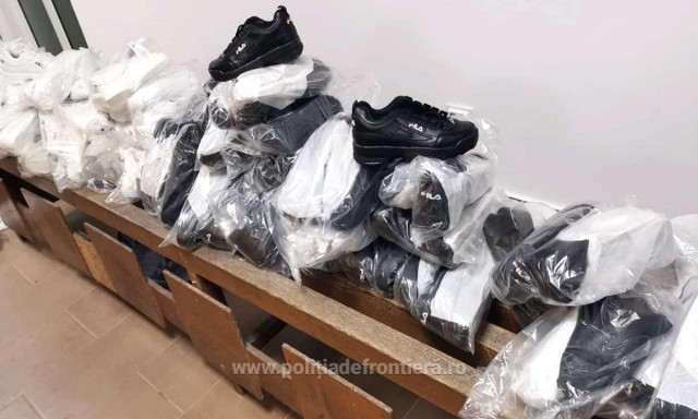 Bunuri contrafăcute în valoare de peste 28.000 lei, confiscate de poliţiştii de frontieră