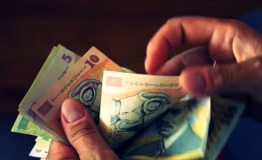 SALARIUL MINIM pe economie se va MĂRI de la 1 ianuarie 2022