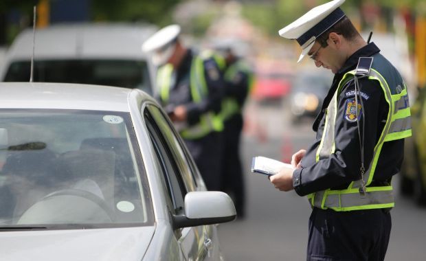 Infracțiuni la regimul rutier, constatate de polițiști