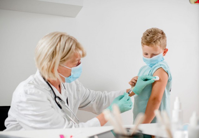 COVID-19: AstraZeneca începe primul său studiu de vaccinare la copii