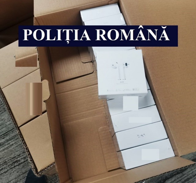 ACCESORII electronice ”de firmă”, RIDICATE de POLIȚIȘTI