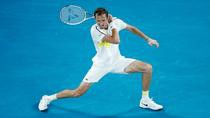 Australian Open: Daniil Medvedev, în finală după ce a trecut fără emoții de Stefanos Tsitsipas (6-4, 6-2, 7-5)