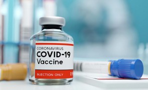 Sanofi şi GSK lansează un nou studiu clinic pentru o versiune îmbunătățită a vaccinului împotriva COVID-19