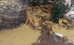 Imagini cumplite în Italia: 200 de sicrie au ajuns în mare după o alunecare de teren Imagini cumplite în Italia: 200 de sicrie au ajuns în mare după o alunecare de teren