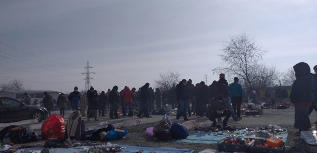 În OBORUL de pe VARIANTĂ, dacă nu găsești nimic de CUMPĂRAT, poți să iei COVID! Video