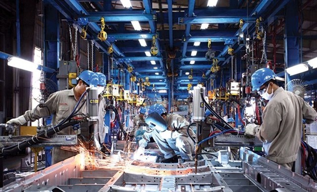 Producţia industrială a înregistrat o scădere de aproape 4% în prima lună a acestui an