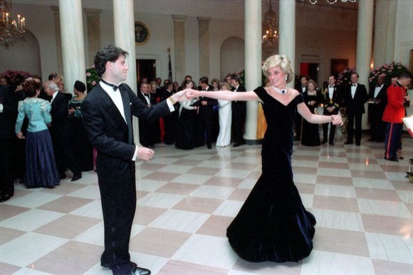 La dans cu Prinţesa Diana. Ce reguli stricte li se impuneau bărbaţilor care o invitau în ring