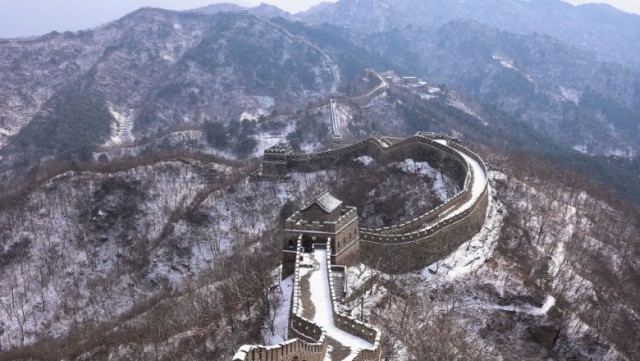 Imagini spectaculoase cu Marele Zid Chinezesc după ninsoare