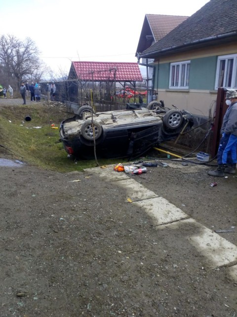 Un copil de 6 luni şi-a pierdut viaţa într-un accident rutier, pe DN13A