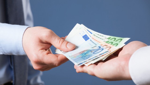 Cele mai bine plătite domenii de activitate din UE. Sectorul comunicaţiilor și cel al serviciilor administrative și asistență, în top