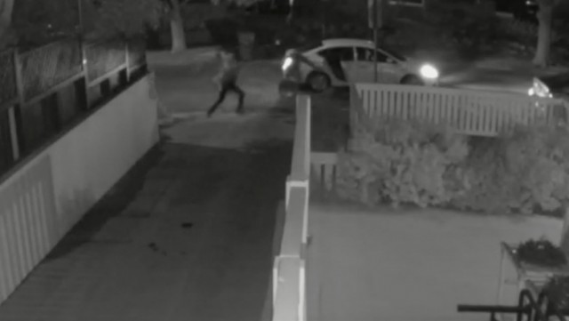 DOI TINERI, identificați după ce ar fi FURAT mai multe BUNURI