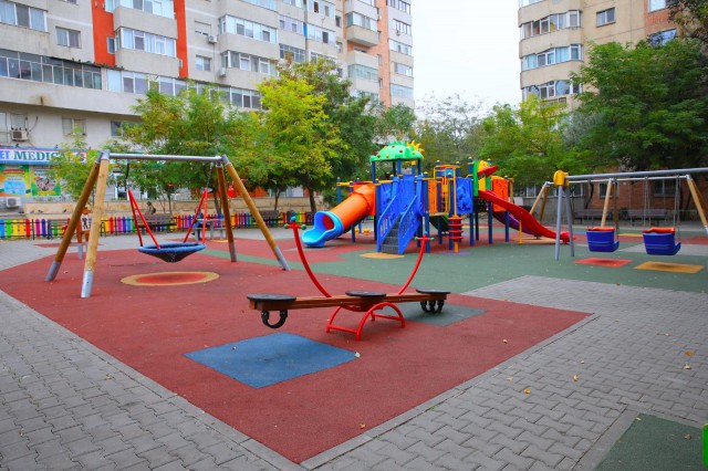 Primăria va REABILITA 10 locuri de joacă