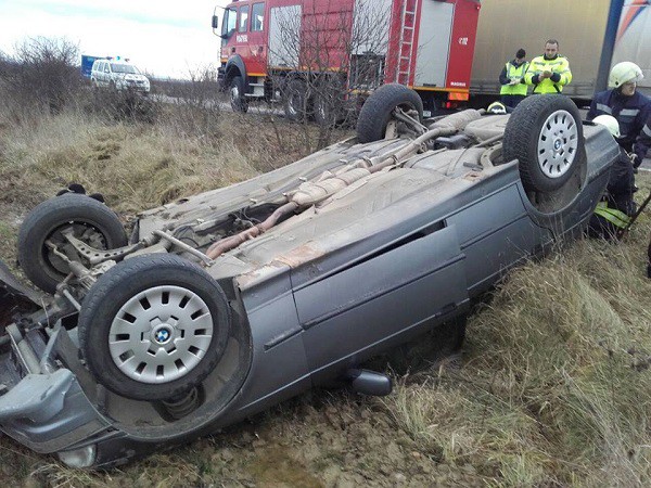 ACCIDENT RUTIER în dreptul IAS Albești: Un AUTOTURISM RĂSTURNAT